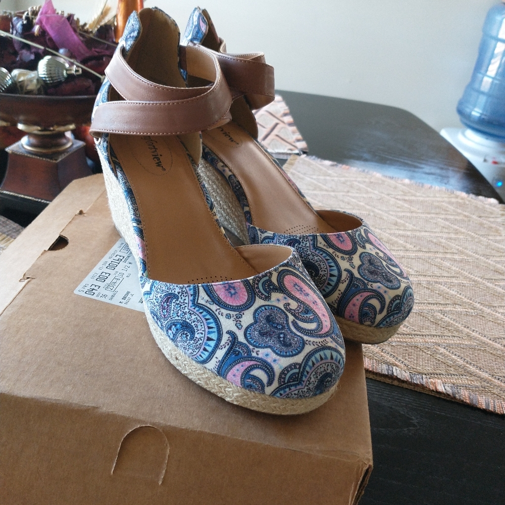 Shoe - Picture 3 of 4